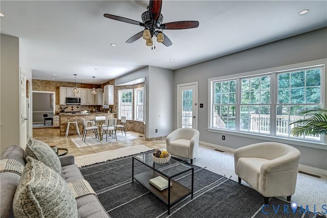 1325 Hawkins Wood Cir, Midlothian, VA 23114