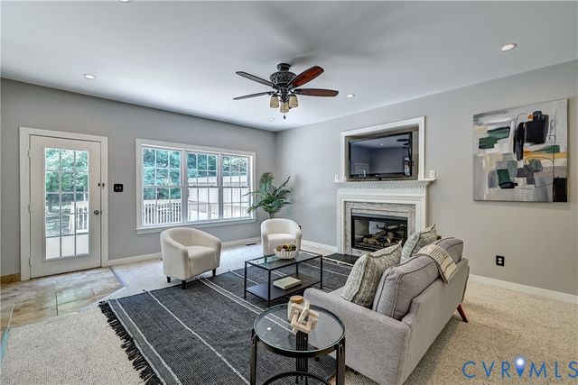 1325 Hawkins Wood Cir, Midlothian, VA 23114