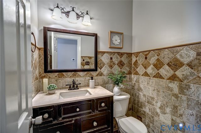 1325 Hawkins Wood Cir, Midlothian, VA 23114