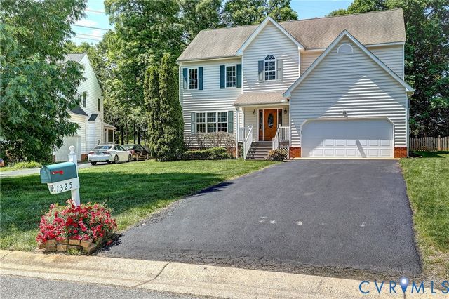 1325 Hawkins Wood Cir, Midlothian, VA 23114