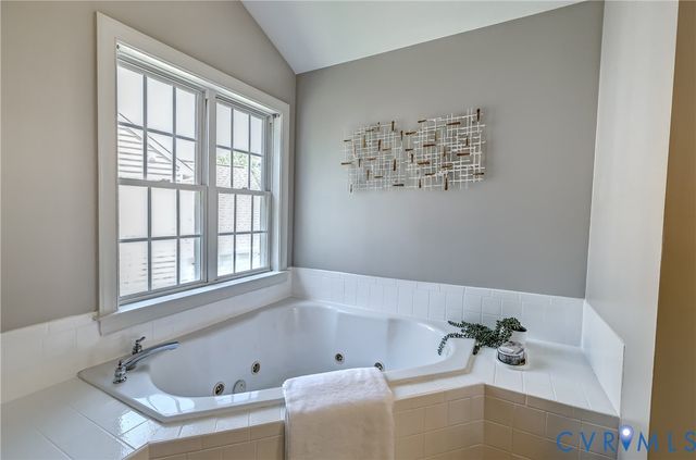 1325 Hawkins Wood Cir, Midlothian, VA 23114