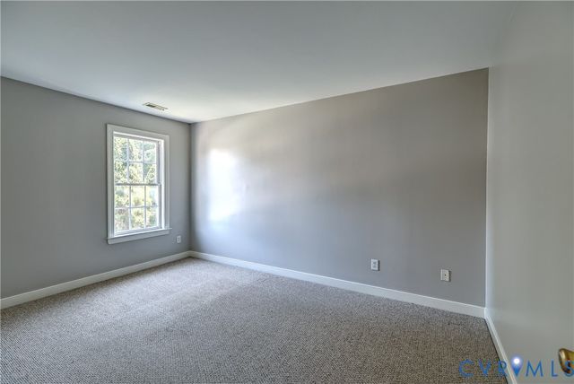 1325 Hawkins Wood Cir, Midlothian, VA 23114