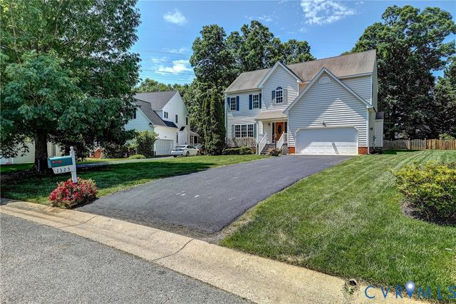1325 Hawkins Wood Cir, Midlothian, VA 23114