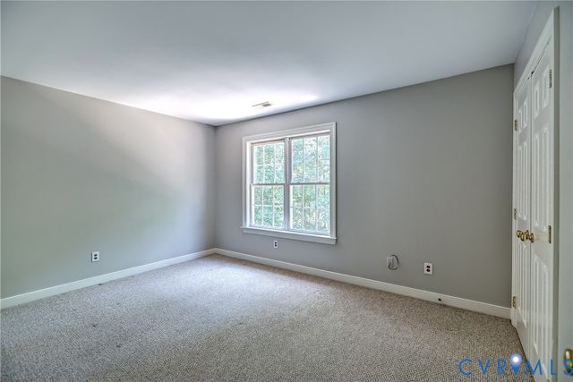 1325 Hawkins Wood Cir, Midlothian, VA 23114