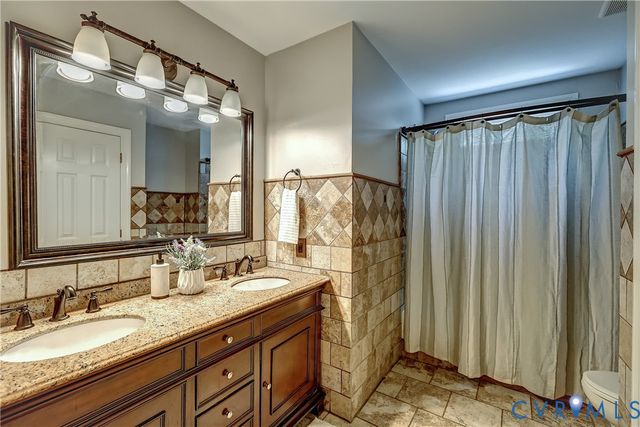 1325 Hawkins Wood Cir, Midlothian, VA 23114