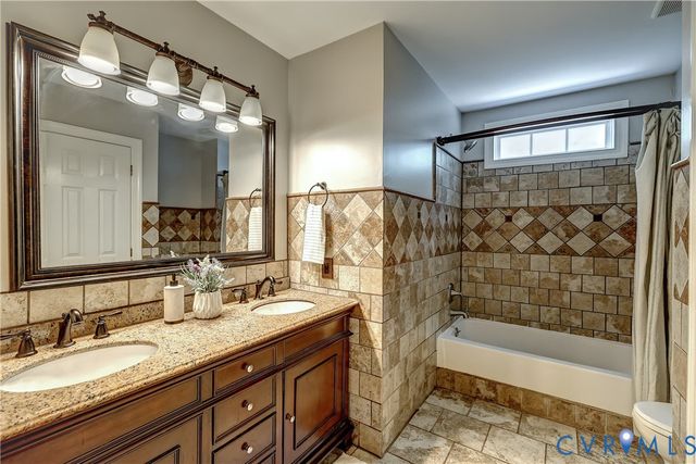 1325 Hawkins Wood Cir, Midlothian, VA 23114