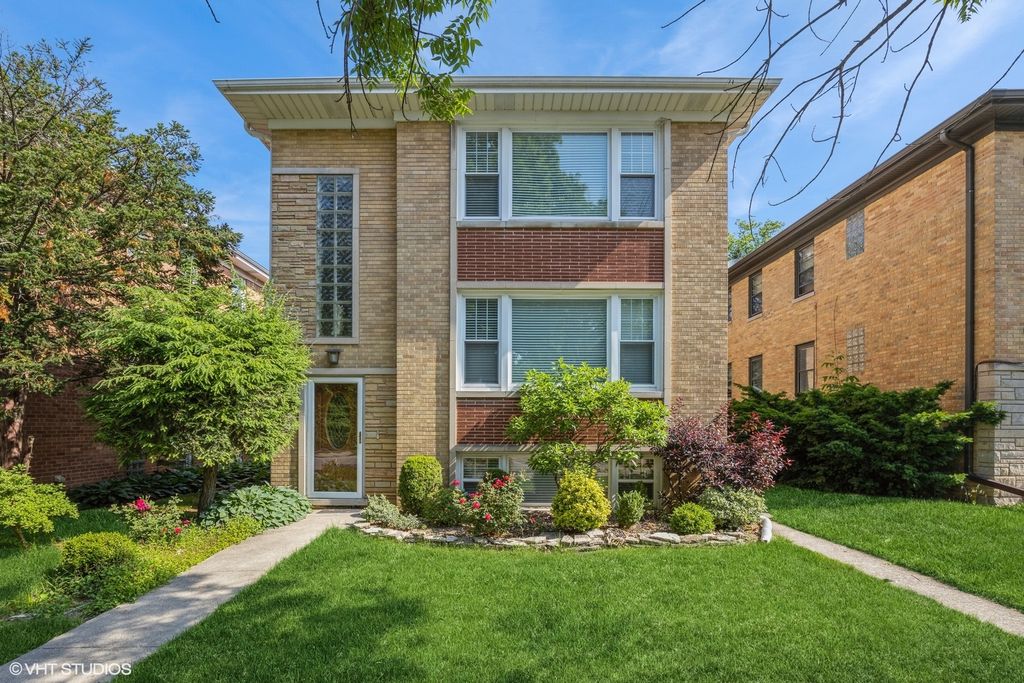 96 Forest Avenue 2, Riverside, IL 60546