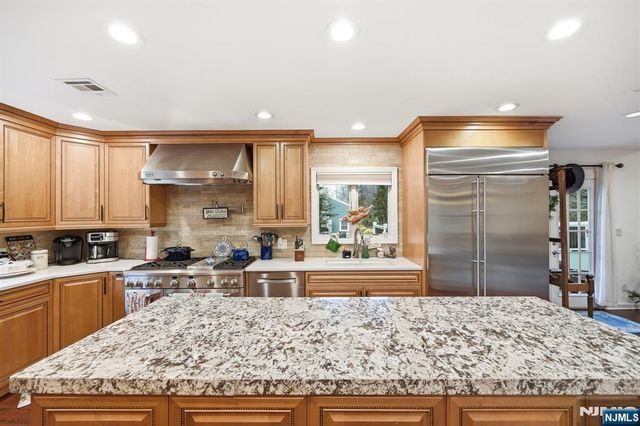 85 Oak Drive, Upper Saddle River, NJ 07458