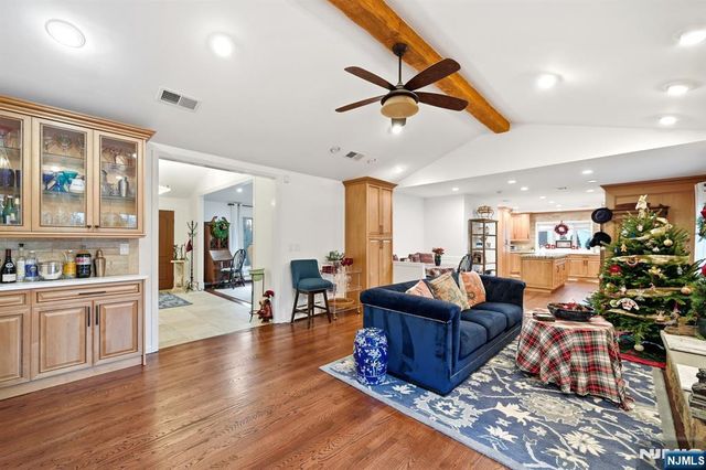 85 Oak Drive, Upper Saddle River, NJ 07458