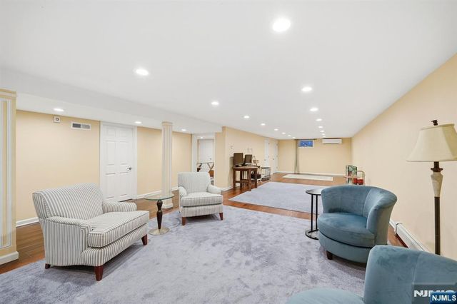 85 Oak Drive, Upper Saddle River, NJ 07458