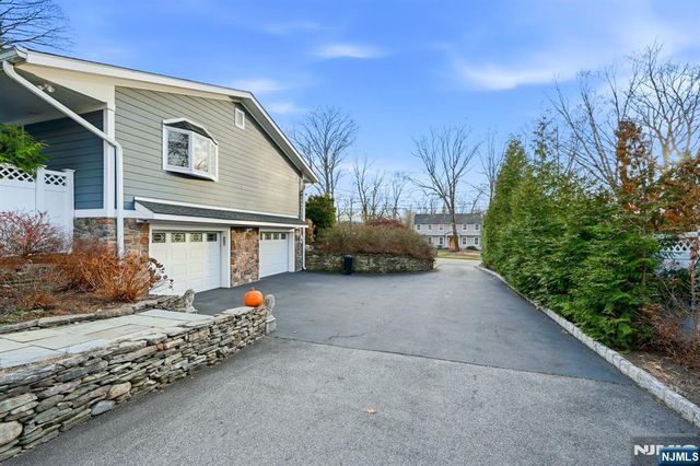 85 Oak Drive, Upper Saddle River, NJ 07458