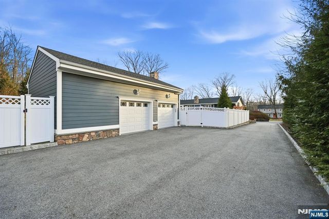 85 Oak Drive, Upper Saddle River, NJ 07458