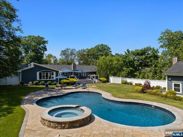 85 Oak Drive, Upper Saddle River, NJ 07458
