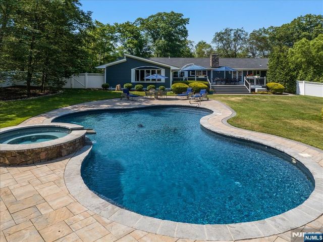 85 Oak Drive, Upper Saddle River, NJ 07458