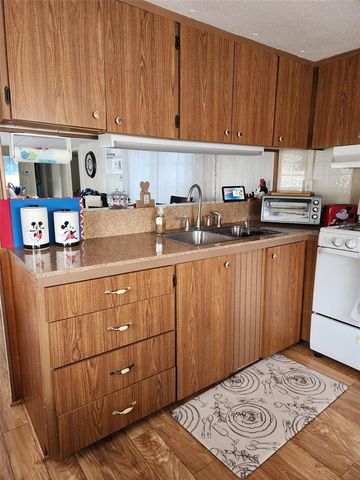 7901 40TH AVENUE N 60, St Petersburg, FL 33709