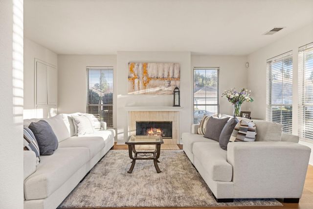 7717 E Port Dr, Sacramento, CA 95831