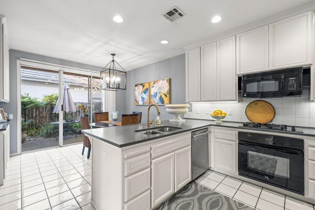 7717 E Port Dr, Sacramento, CA 95831