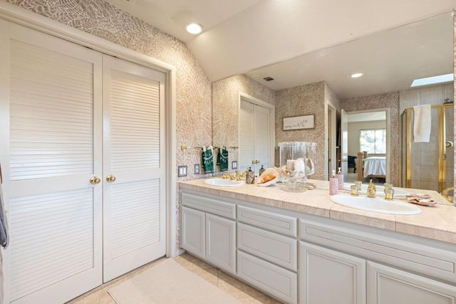 7717 E Port Dr, Sacramento, CA 95831