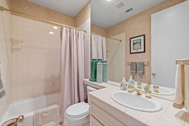 7717 E Port Dr, Sacramento, CA 95831