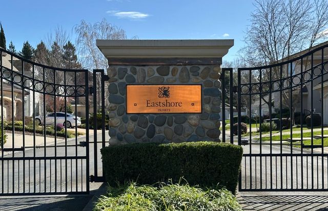 7717 E Port Dr, Sacramento, CA 95831