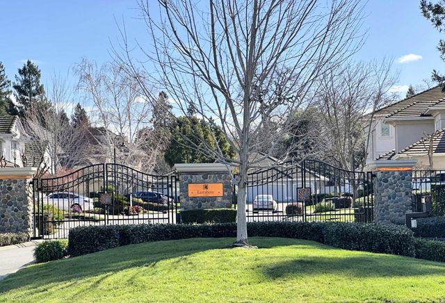 7717 E Port Dr, Sacramento, CA 95831