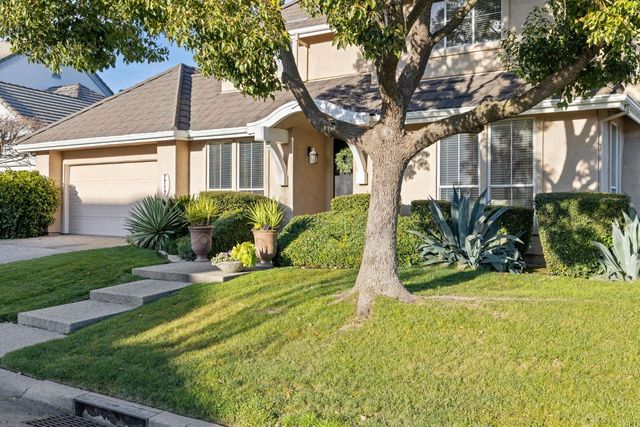 7717 E Port Dr, Sacramento, CA 95831
