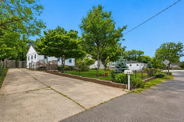 11 Jefferson Avenue, Wyandanch, NY 11798