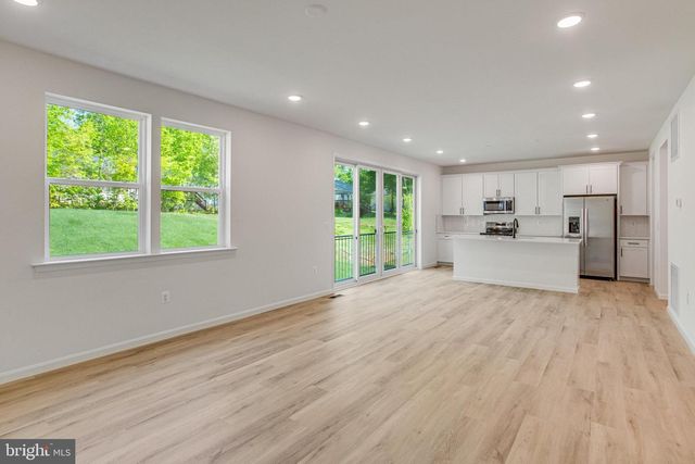 35619 PINE NEEDLE LN, Locust Grove, VA 22508