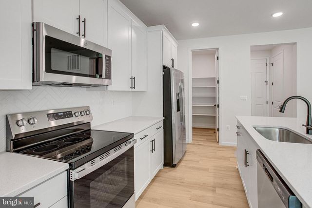 35619 PINE NEEDLE LN, Locust Grove, VA 22508