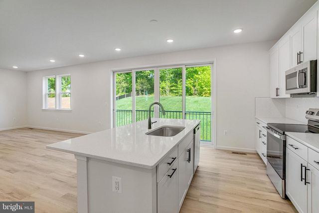 35619 PINE NEEDLE LN, Locust Grove, VA 22508