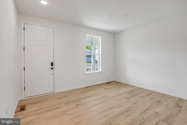 35619 PINE NEEDLE LN, Locust Grove, VA 22508