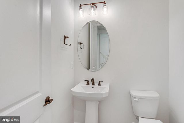 35619 PINE NEEDLE LN, Locust Grove, VA 22508