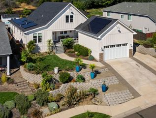 565 Whitney Terrace, Medford, OR 97504