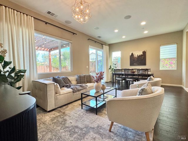 874 Erin Way, Napa, CA 94559