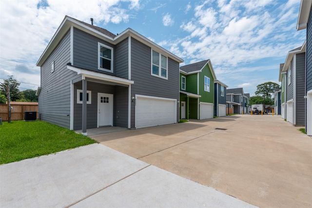 8202 Homewood Lane E, Houston, TX 77028