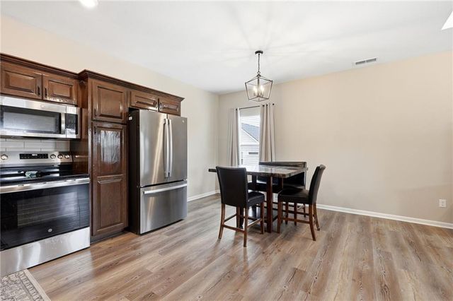 1102 White Oaks Lane, Oak Grove, MO 64075