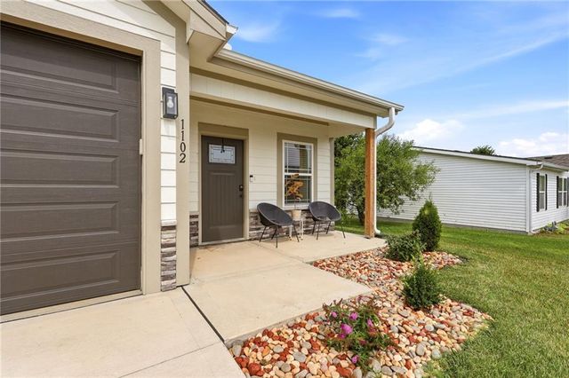 1102 White Oaks Lane, Oak Grove, MO 64075