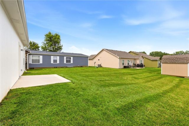 1102 White Oaks Lane, Oak Grove, MO 64075