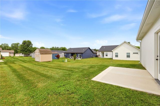 1102 White Oaks Lane, Oak Grove, MO 64075
