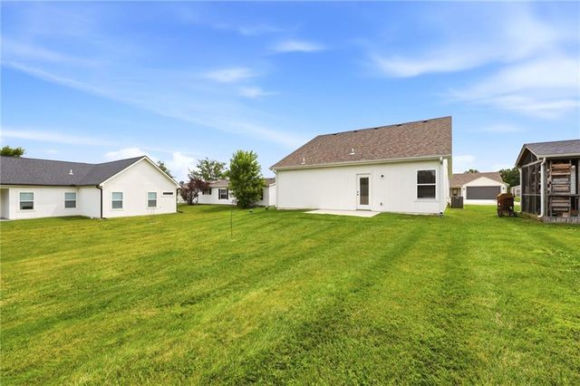 1102 White Oaks Lane, Oak Grove, MO 64075