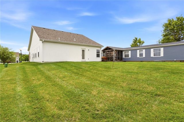 1102 White Oaks Lane, Oak Grove, MO 64075
