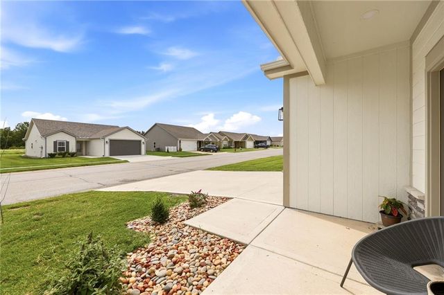 1102 White Oaks Lane, Oak Grove, MO 64075