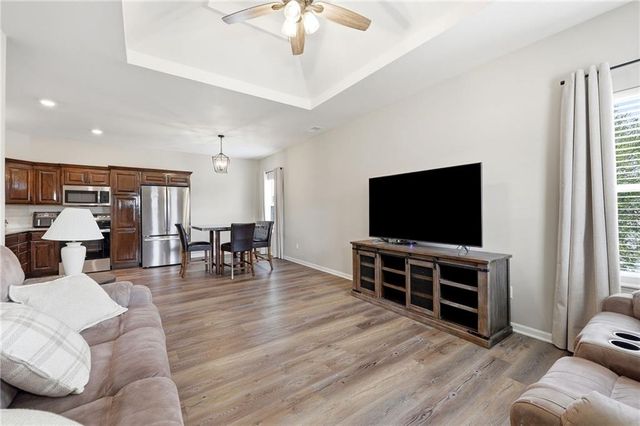 1102 White Oaks Lane, Oak Grove, MO 64075