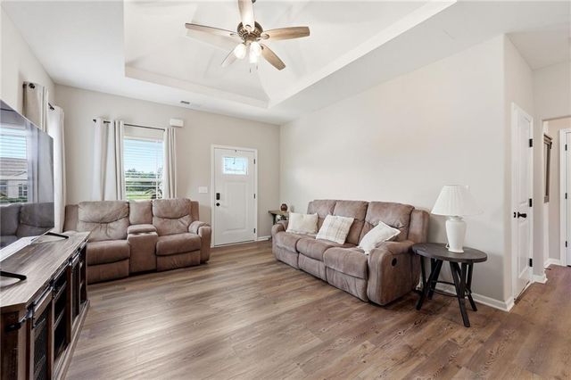 1102 White Oaks Lane, Oak Grove, MO 64075