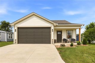 1102 White Oaks Lane, Oak Grove, MO 64075