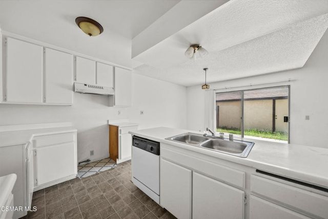 810 W Janetwood Drive, Oxnard, CA 93030