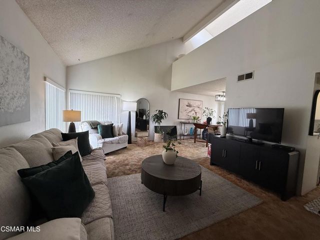 810 W Janetwood Drive, Oxnard, CA 93030