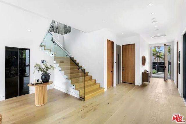 14657 Addison Street, Sherman Oaks, CA 91403