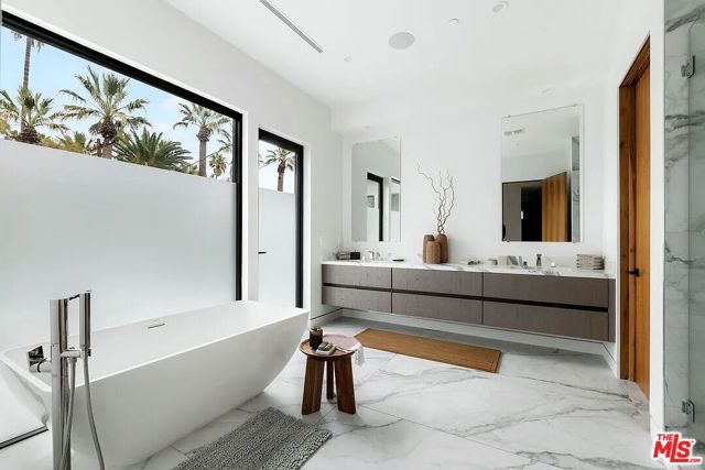 14657 Addison Street, Sherman Oaks, CA 91403