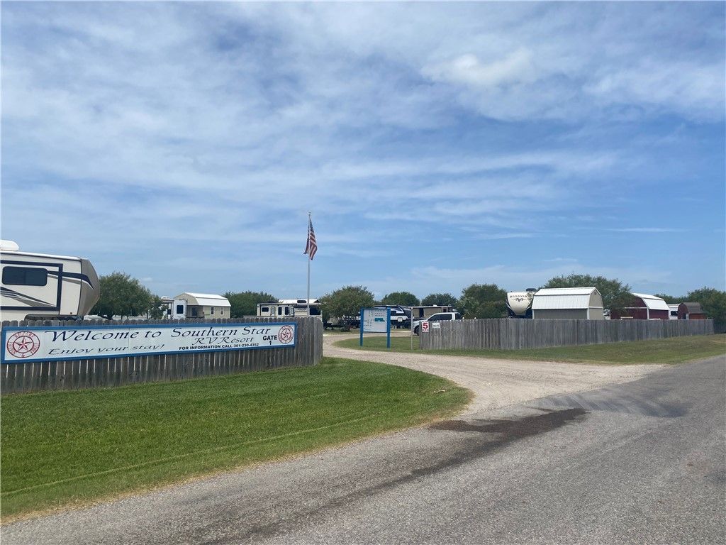 149 Old Salt Lake Rd, Rockport, TX 78382 — exterior